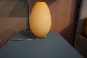 lampada da tavolo gialla